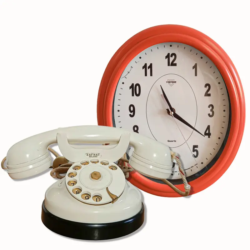 Vintage retro telephones and clocks at MORETTINA®